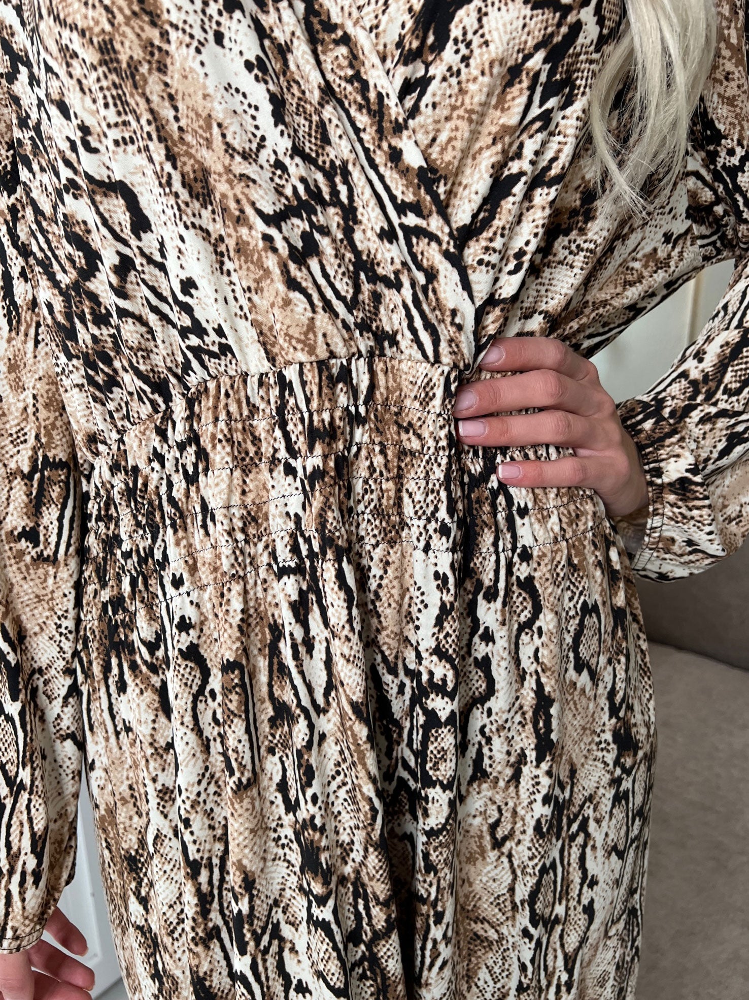 Pams Long Sleeve - Lang elastisk plus size kjole i krølfrit stof